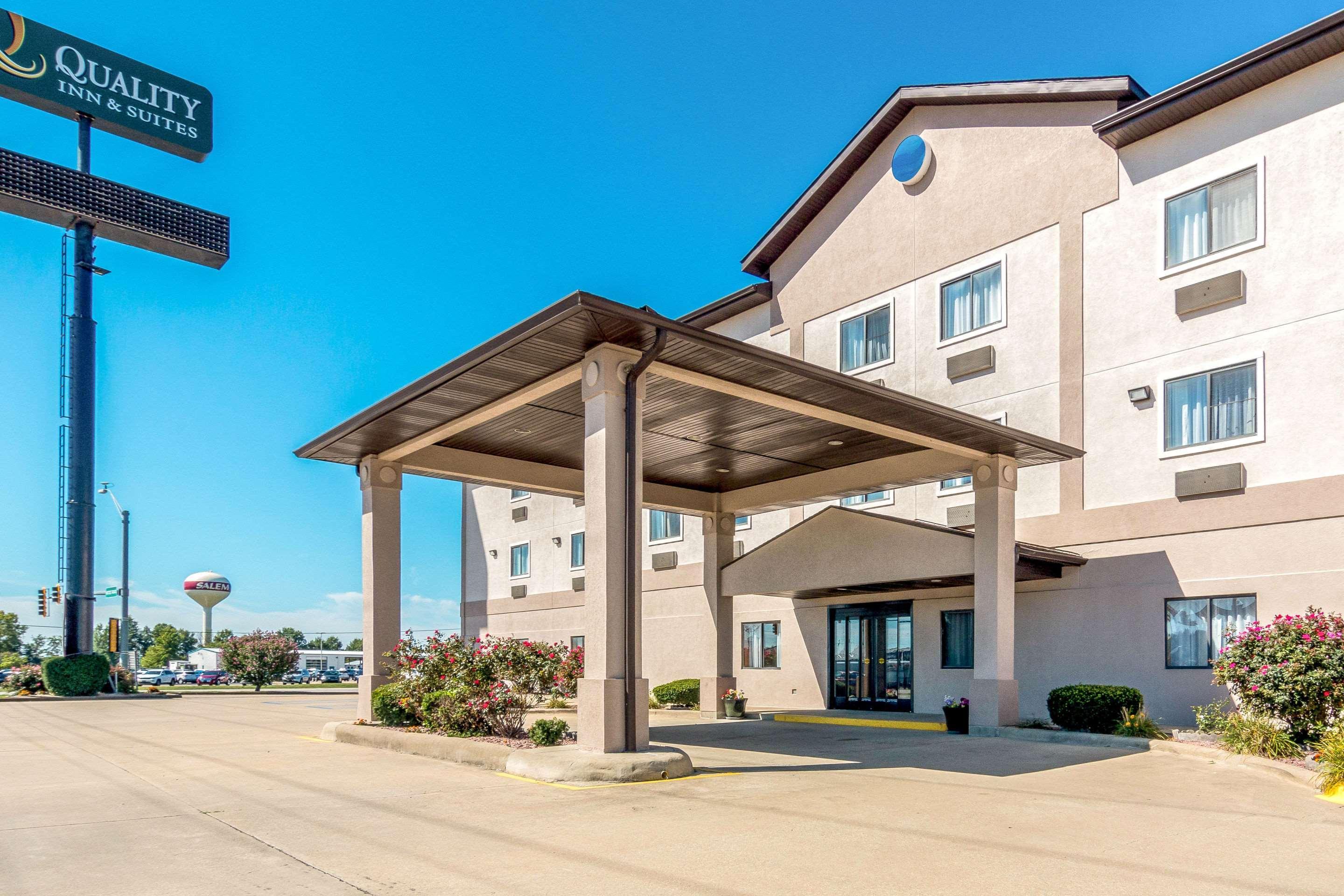 Quality Inn & Suites Salem Near I-57 Exterior photo